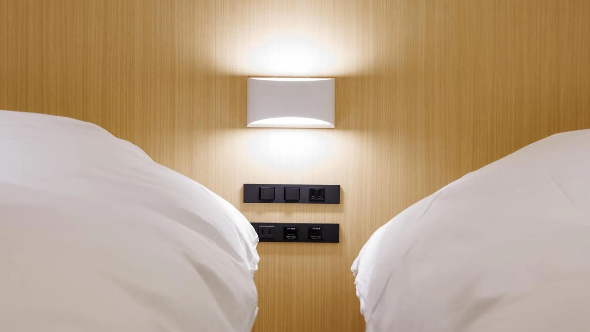 Comforts81 Shinsaibashi Ōsaka