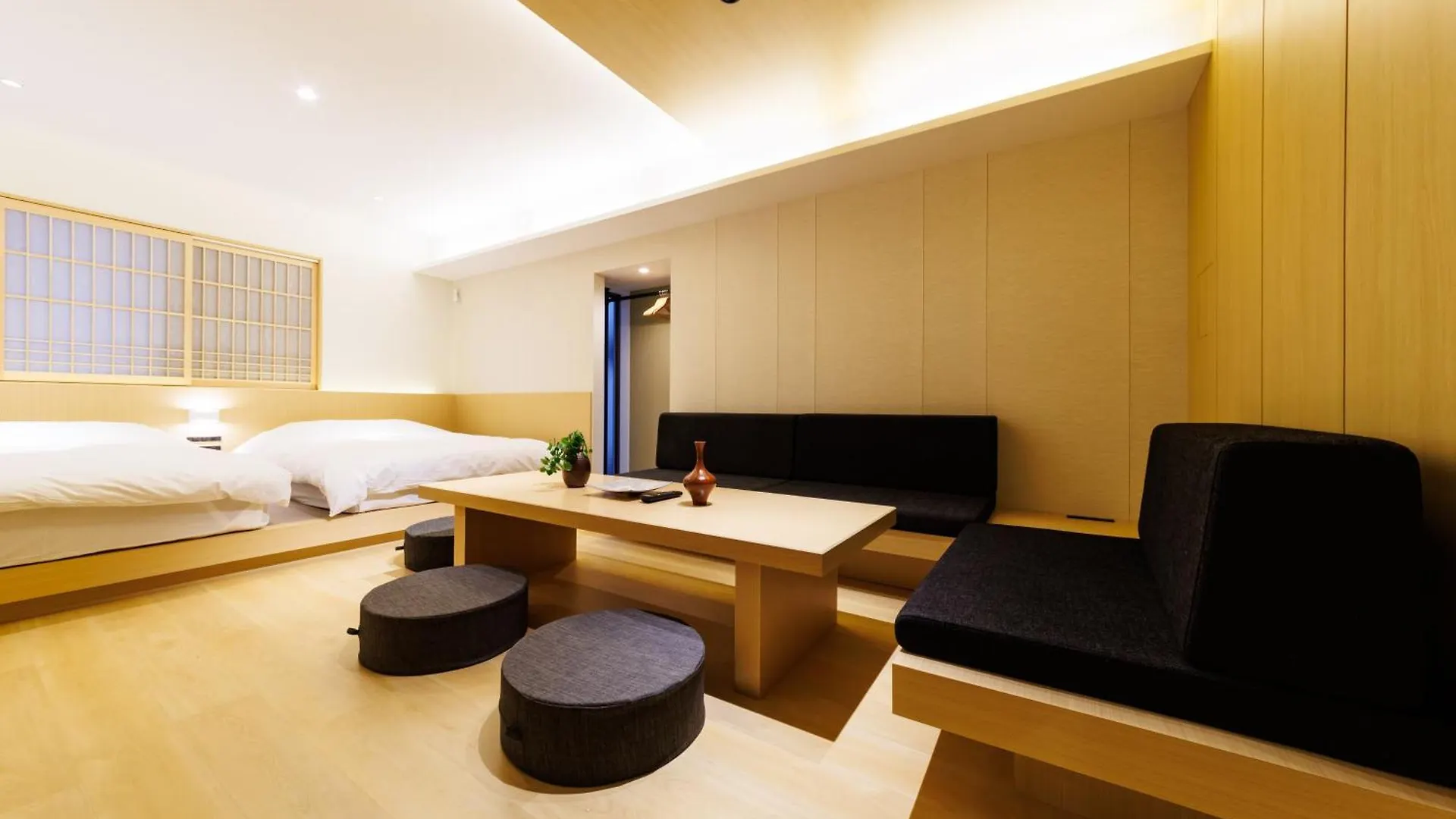Comforts81 Shinsaibashi Ōsaka