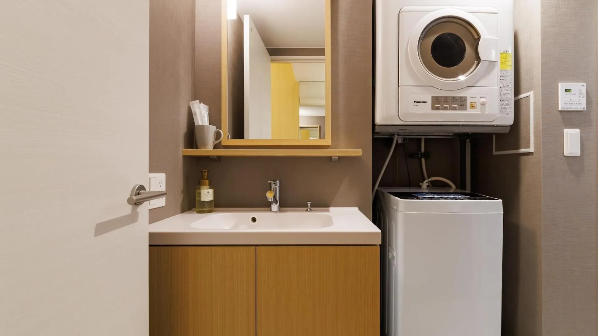 Apartment Comforts81 Shinsaibashi Osaka