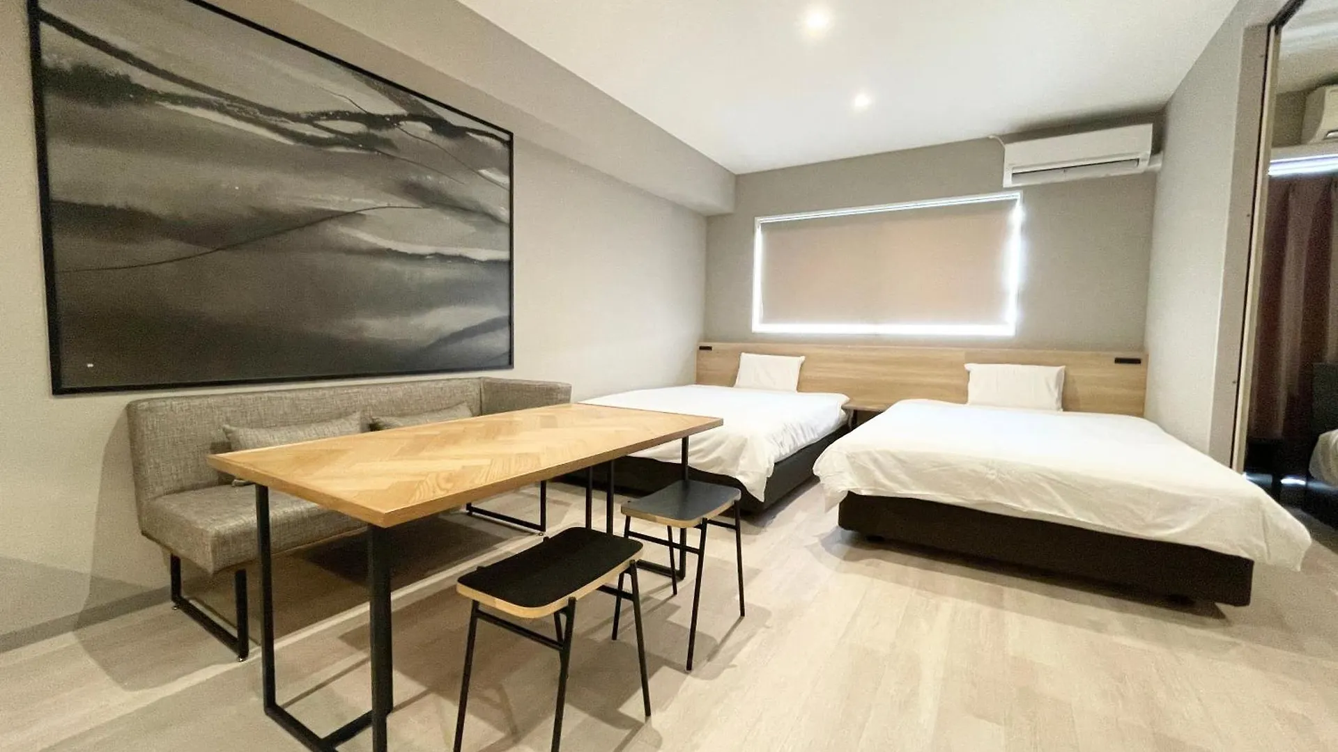 Apartment Comforts81 Shinsaibashi Osaka