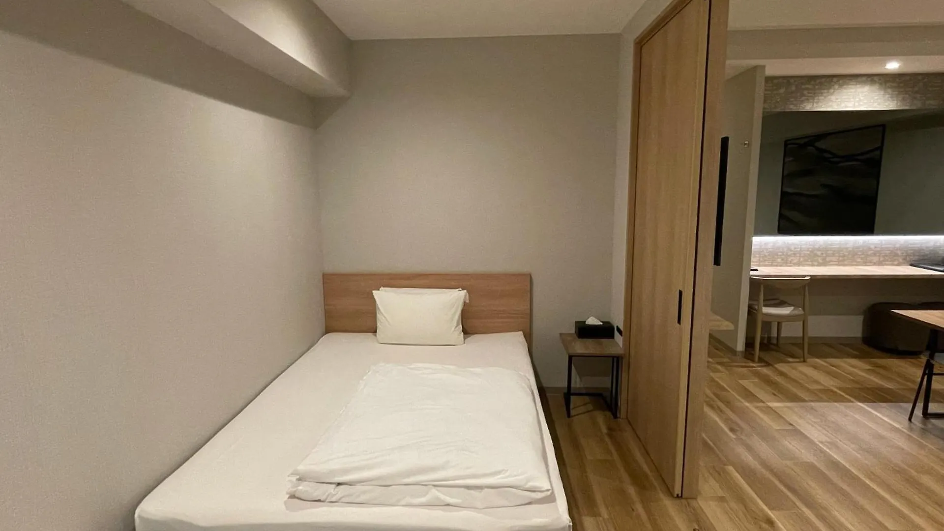 Comforts81 Shinsaibashi Osaka 0*,