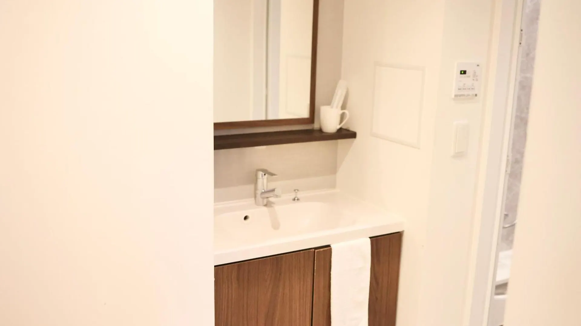 Comforts81 Shinsaibashi Osaka 0*,  Japan